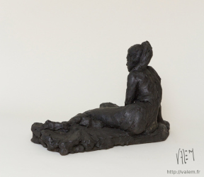 Songeuse - Terre cuite - 23 x 34 x 19 cm